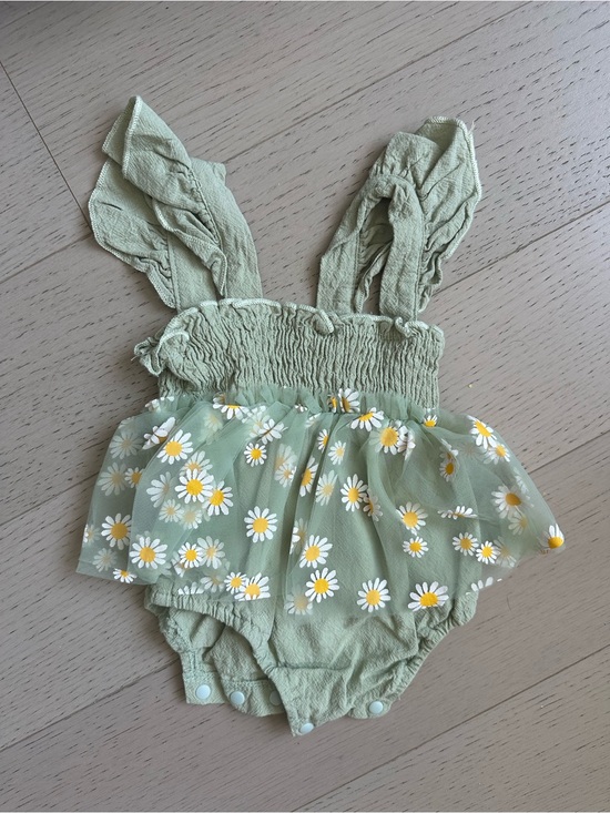 SHEIN Other - SHEIN Green Daisy Tulle Baby Romper